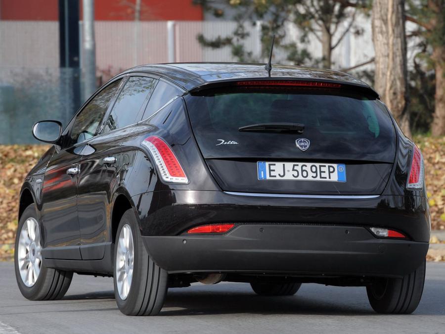  Lancia Delta 2011 года  (фото 5 из 19)